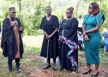 Bibi Warembo Sana! Kenyans Praise Senator Khalwale For Introducing His Three Lovely Wives 