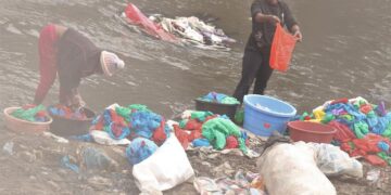 Mukuru Kwa Reuben: Residents cautioned against washing soiled plastic bags in raw sewage for resale.