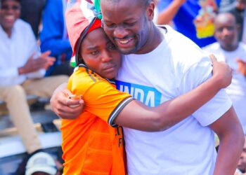 Linda Mwanainchi: Tree-hugging heroine of Chwele bags over Sh 120,000.